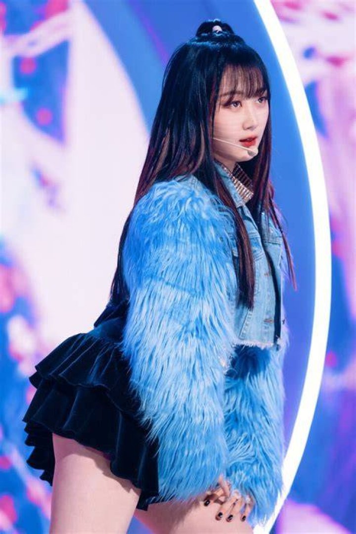 220109 aespa Giselle 'Dreams Come True' at Inkigayo kpopping