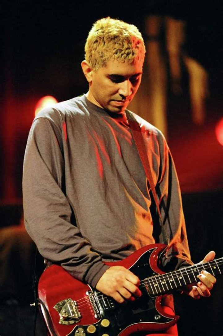 About Pat Smear from Nirvana Net Worth, Wife, Family, Height