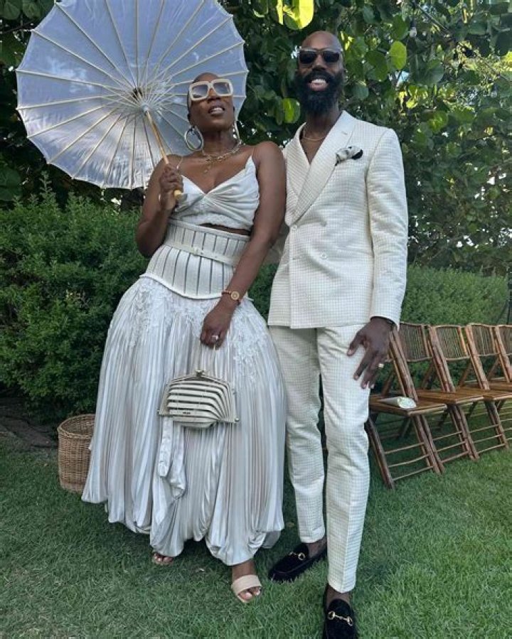 Aisha Hinds Married, Husband, Gay/Lesbian, Relationship, Family, Height
