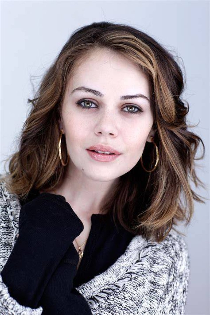 Alexis Dziena Bio, Age, Career, Net Worth