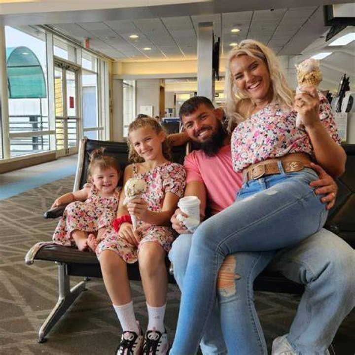 Alfonso EstrellaKadlec Lacey Evans husband, family, kids, career and