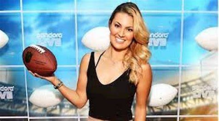 Amanda Balionis Bio Age Net Worth Salary Height In Relation Images