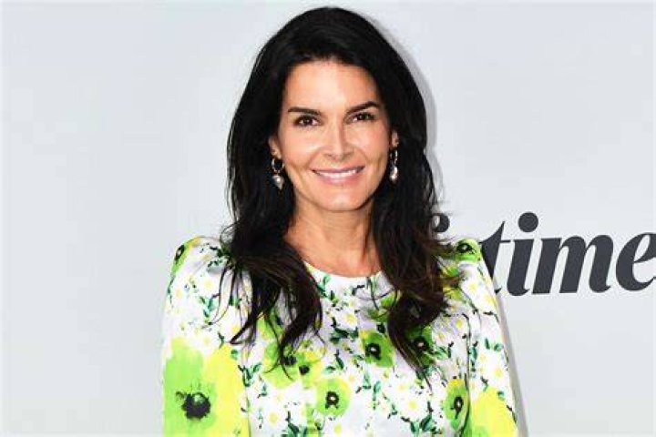 Angie Harmon 2023 dating, net worth, tattoos, smoking & body