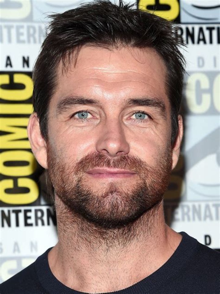 Antony Starr 2024 dating, net worth, tattoos, smoking & body facts