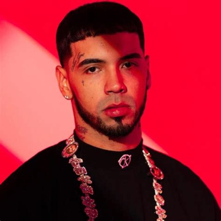 Anuel AA best&auml;tigt Trennung von Yailin La Mas Viral