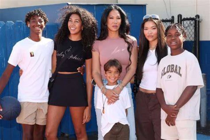 Aoki Lee Simmons Age, Biography, Height, Net Worth, Family & Facts