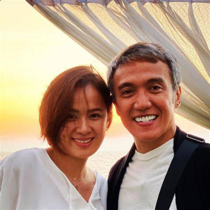 Arnel Pineda 2024 Wife, net worth, tattoos, smoking & body facts Taddlr