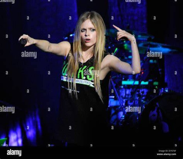 Avril Lavigne's Dating History Brody Jenner, Mod Sun and More