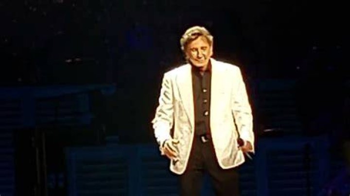 Barry Manilow closing in on Elvis' Las Vegas show record Chattanooga