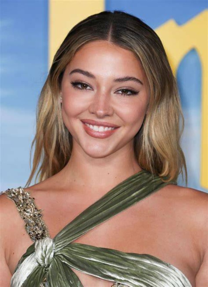 beautiful madelyn cline r/MadelynCline