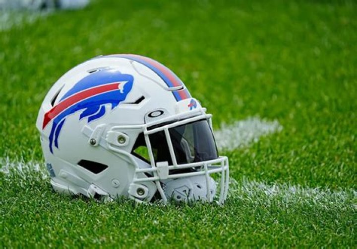 Bills' Sean McDermott chases Bill Belichick's son off field