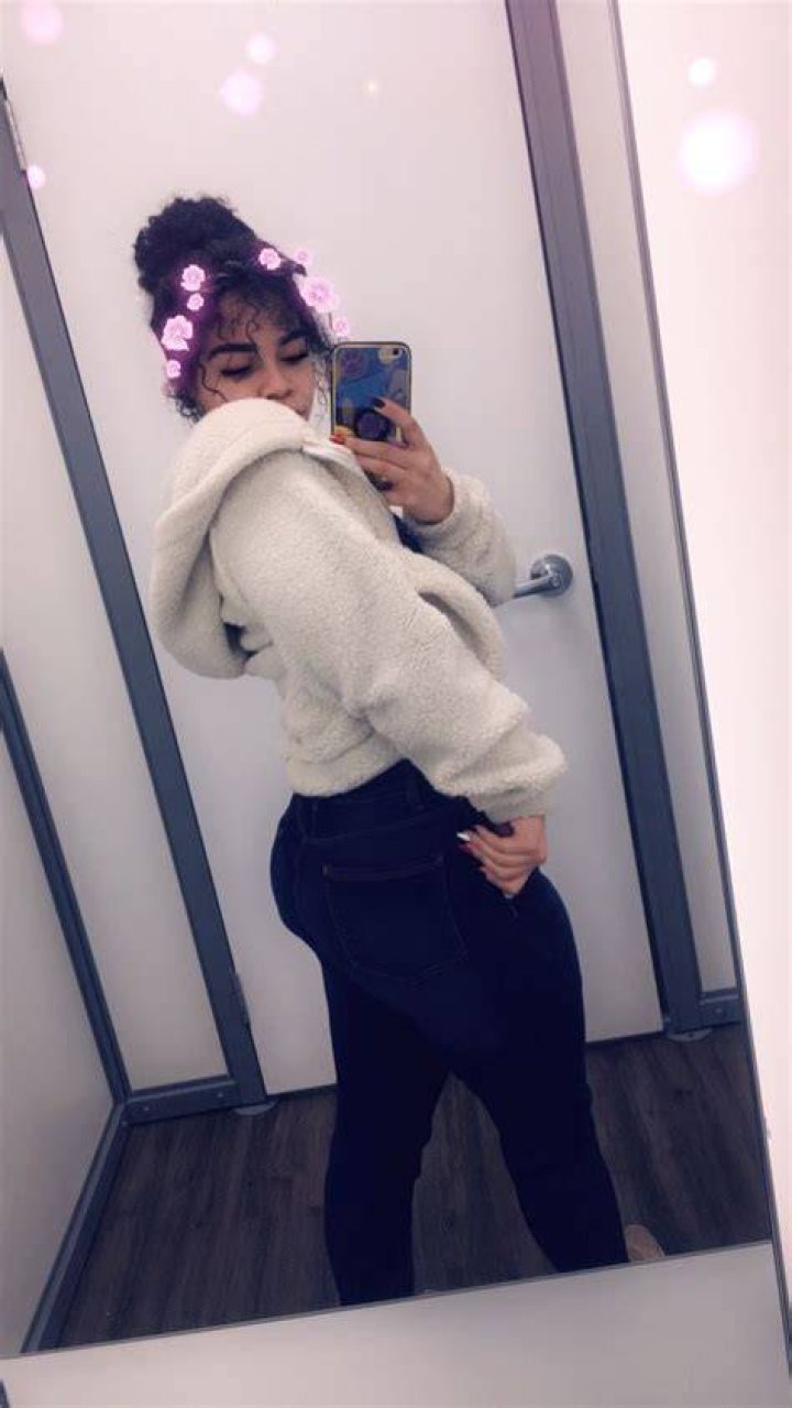 Booty Selfie 1 r/elizabethzaks