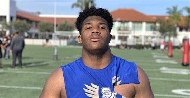 Cal offers 2025 DL Tyler Parker with family ties
