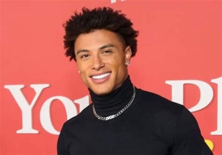 Chase DeMoor- Net Worth, Bio, Age, Girlfriend, Ethnicity, Height, Career