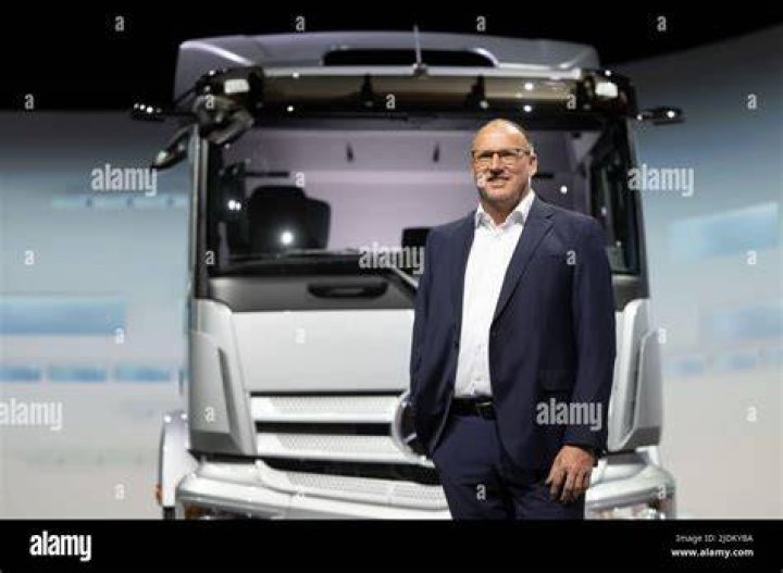 Daimler Truck Says CFO Jochen Goetz Dies in &lsquo;Tragic Incident&rsquo;