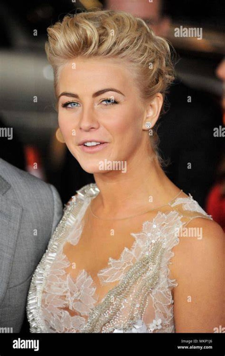 Discover Julianne Hough's Outfit Secrets For A Stunning Red Carpet Look