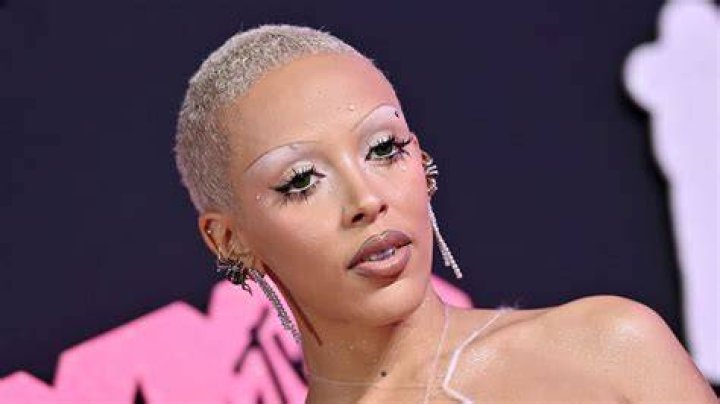 Doja Cat Says She’s ‘Never Felt More Beautiful’ Since Shaving Her Head