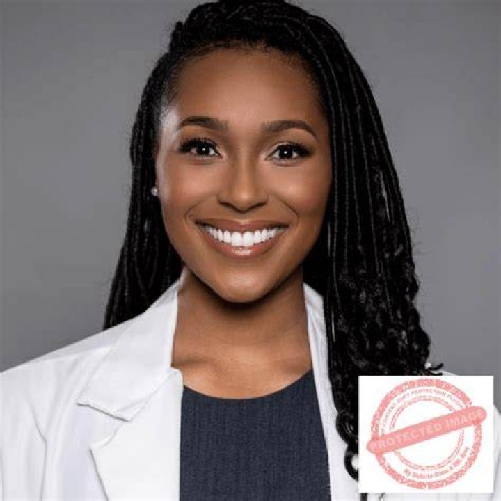 Dr. Ebonie Vincent is not Married. Her Age, Net Worth