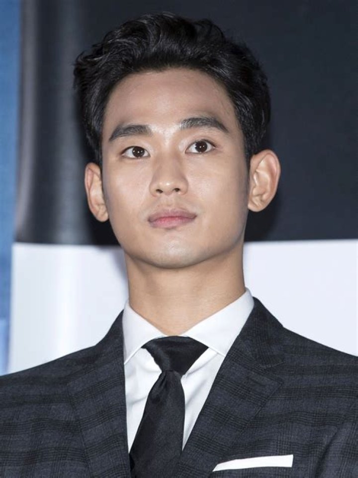 Épinglé Sur Kim Soo Hyun Biography Net Worth Age Height Siblings Awards