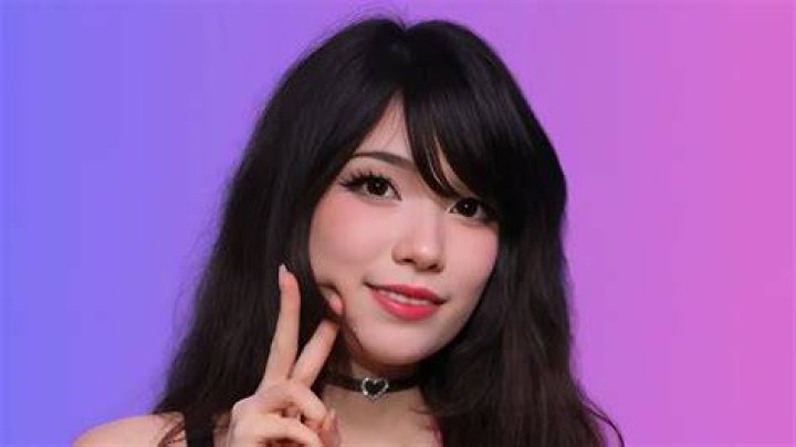 Emiru- Wiki, Age, Boyfriend, Real Name, Net Worth, Height ·