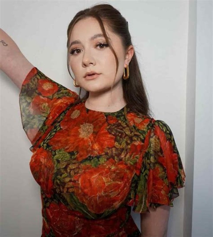 Emma Kenney Net Worth, Income, Salary, Earnings, Biography