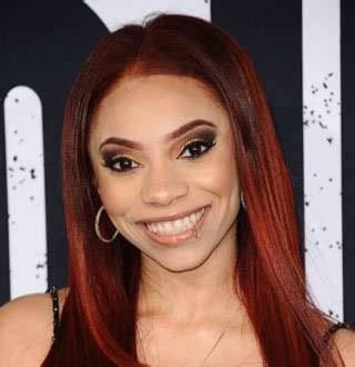 Erin Bria Wright Bio, Age, Net Worth, Height, Single, Nationality