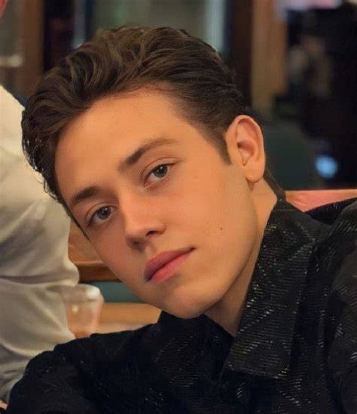 Ethan Cutkosky Wiki, Biography, Net Worth, Family, Girlfriend Fabulaes