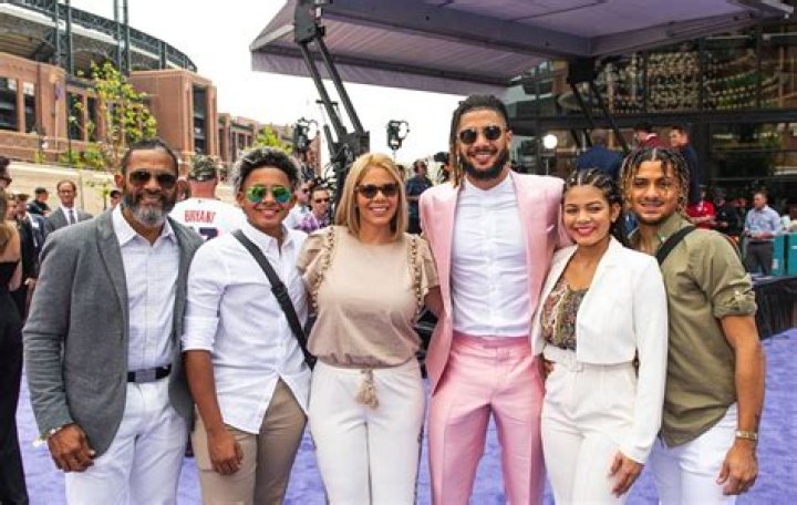 Fernando Tatis Jr Family Photos With Father,Mother and Girlfriend 2020