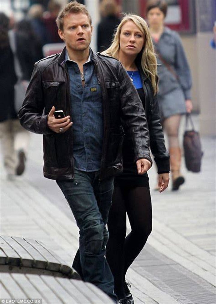 Find out whether Marc Warren is a gay? If so who is he dating? Know