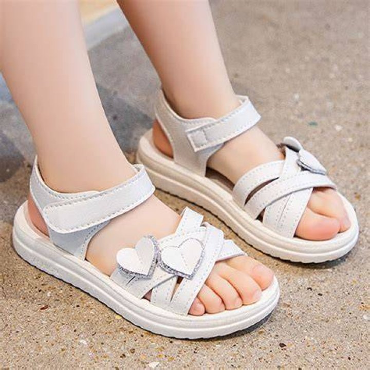 Girls, Rachel Shoe white sandals w/rhinestones. Sz. 13 Shoes, White