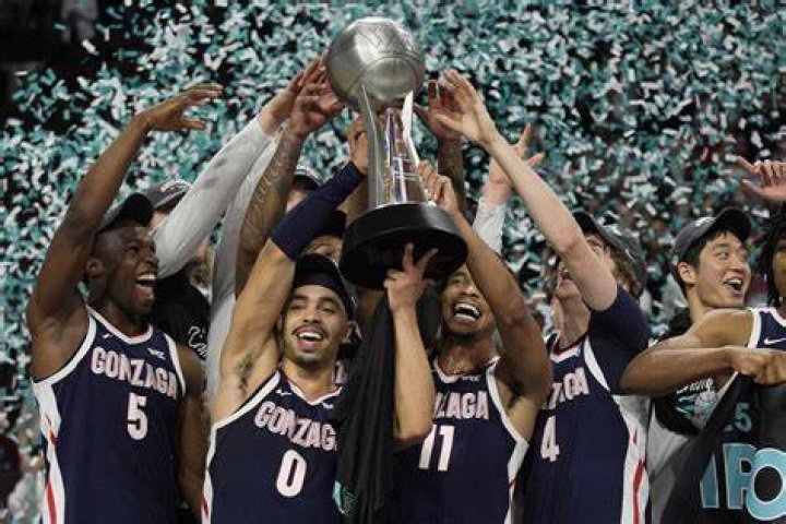 Gonzaga men&rsquo;s basketball team raises 1,000 in 120 minutes for Spokane