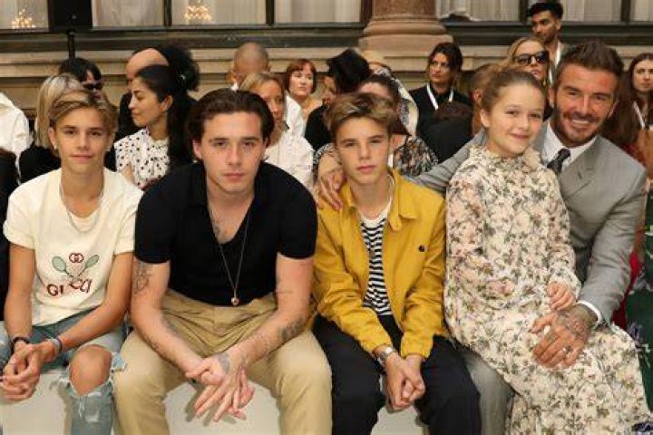 GOSSIP ELAKIRI David Beckham With His Wife Victoria And His Kids