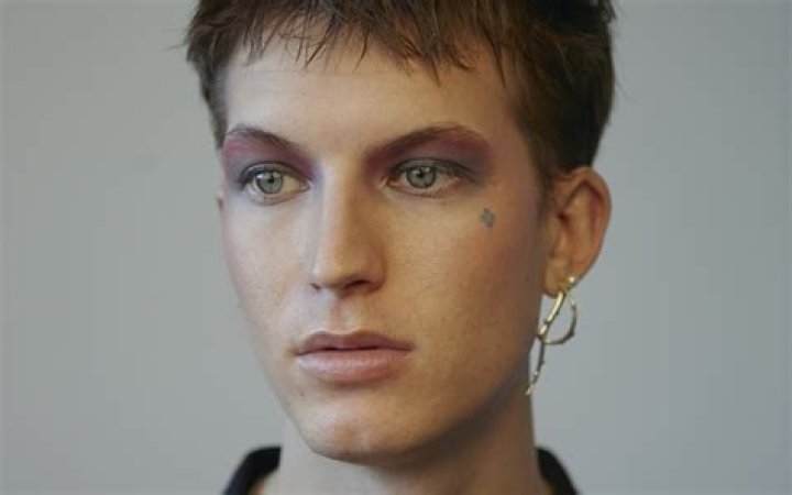 Gus Dapperton Height, Age, Wiki, Sister, Tour 2019, Net Worth, Bio