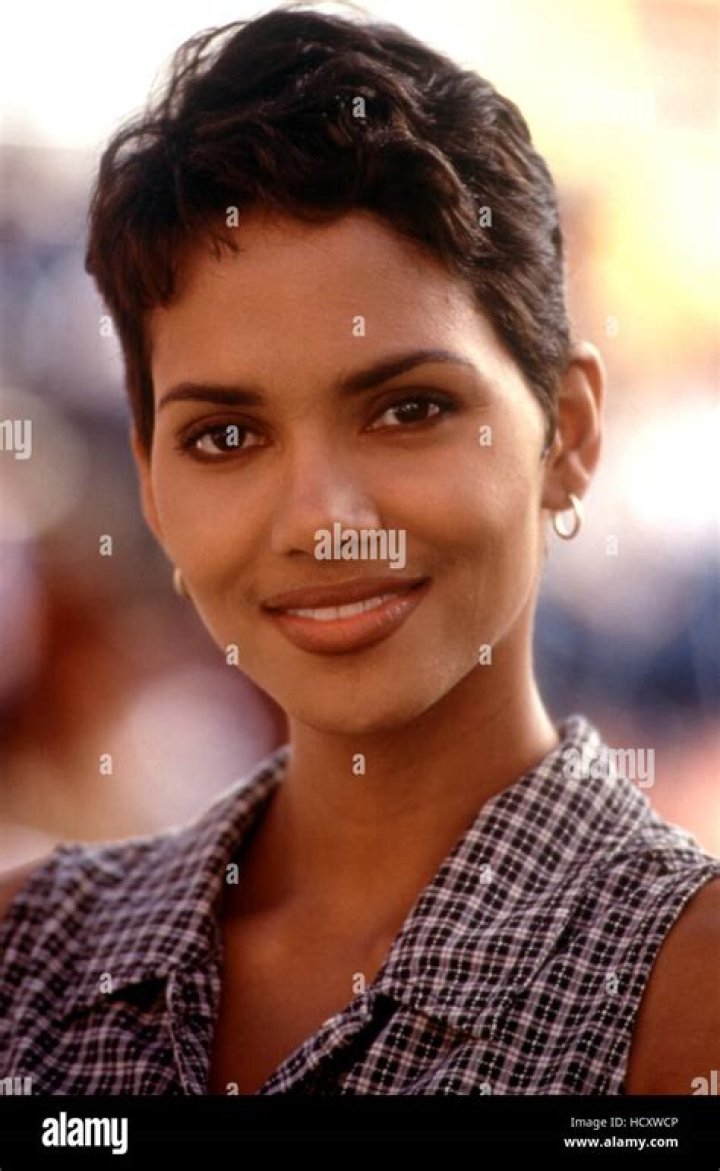 Halle Berry in Race the Sun (1996) Halle berry, Glasses makeup