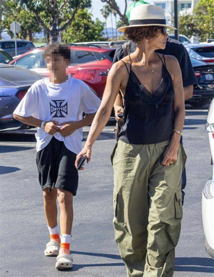 HALLE BERRY RACE THE SUN (1996 Stock Photo 31073308 Alamy