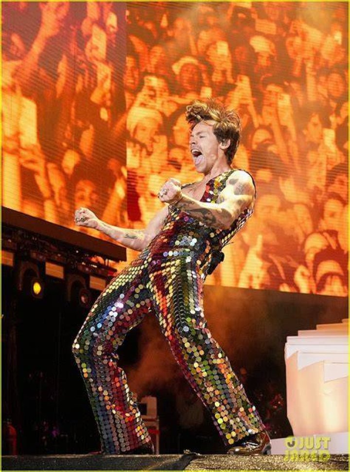 Harry Styles review, Coachella 2022 Cheesy chat, One Direction hits