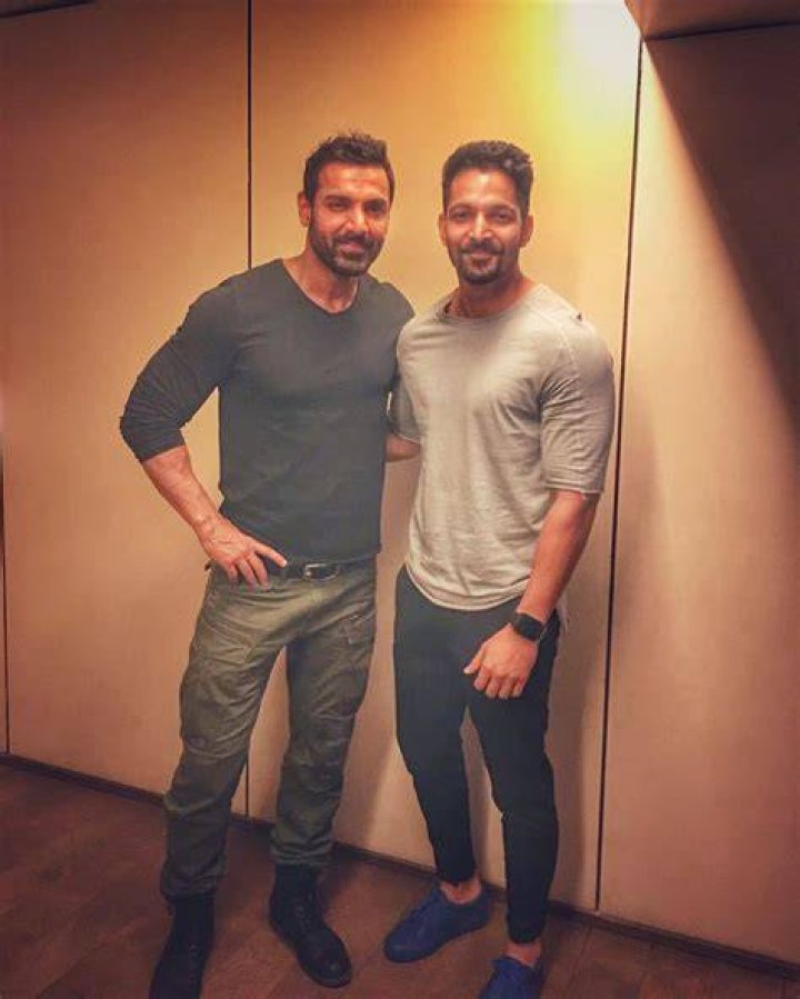 How tall is John Abraham Super Stars Bio