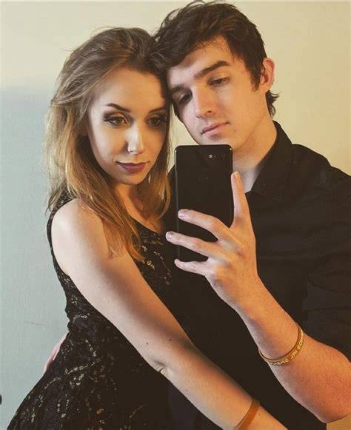 Hunter Avallone dating 2023 profile