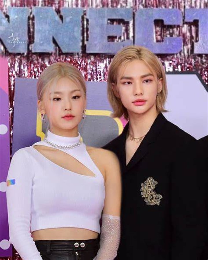 hyunjin and yeji Siblings, Twins, Hyun Ji, K Meme, Cute Jeans, Drama