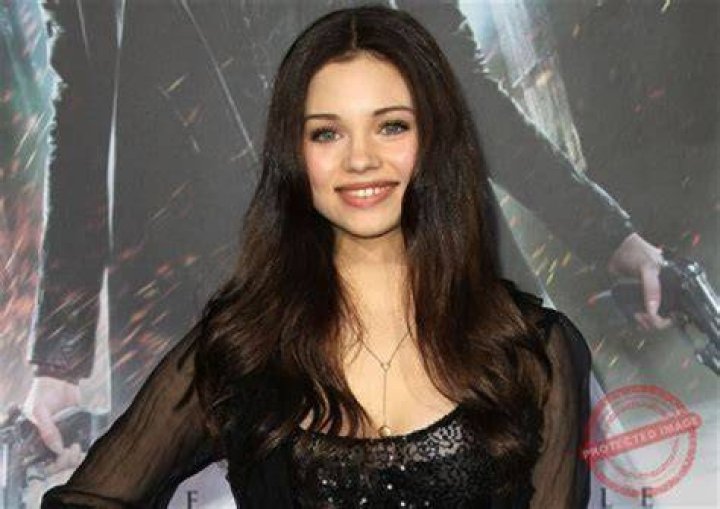 India Eisley Biography: Age, Eye Color, Net Worth, Height, Parents, Movies, Mother, Wiki, Twitter, B