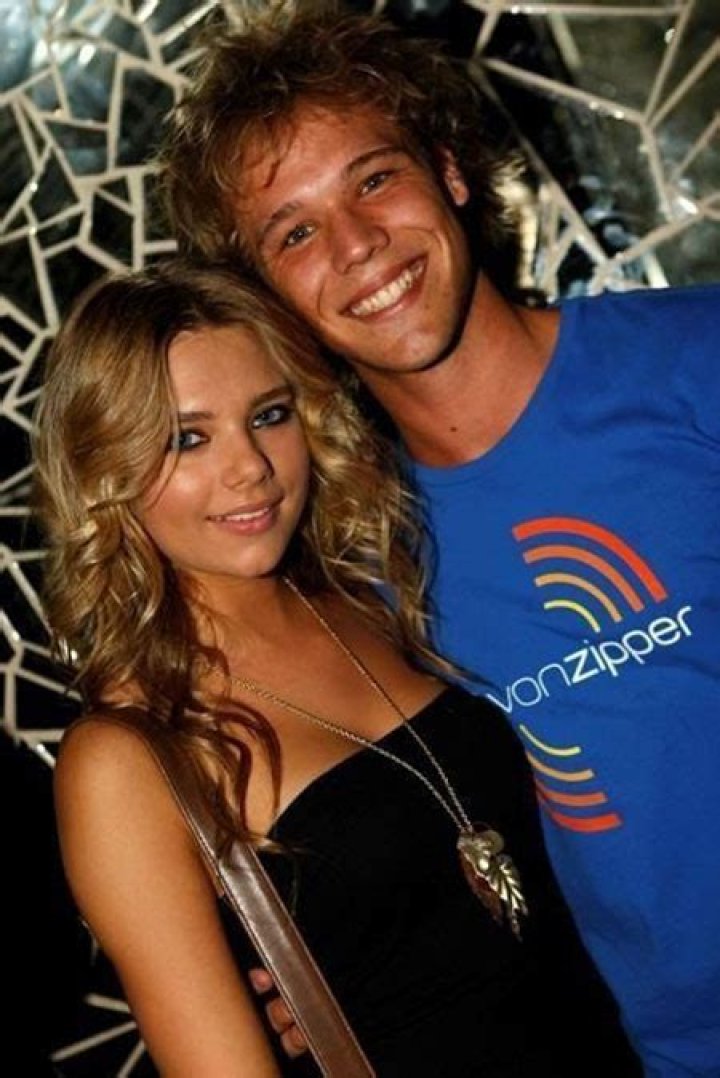 Indiana Evans y Angus McLaren con unos amigos MermaidsH2O