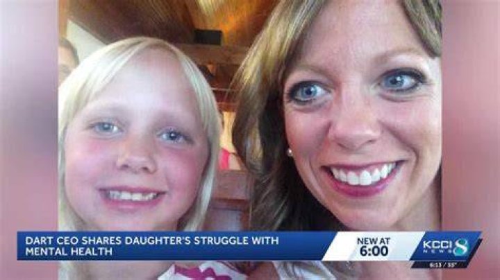 Iowa woman shares story of her daughter's addiction at Klobuchar event
