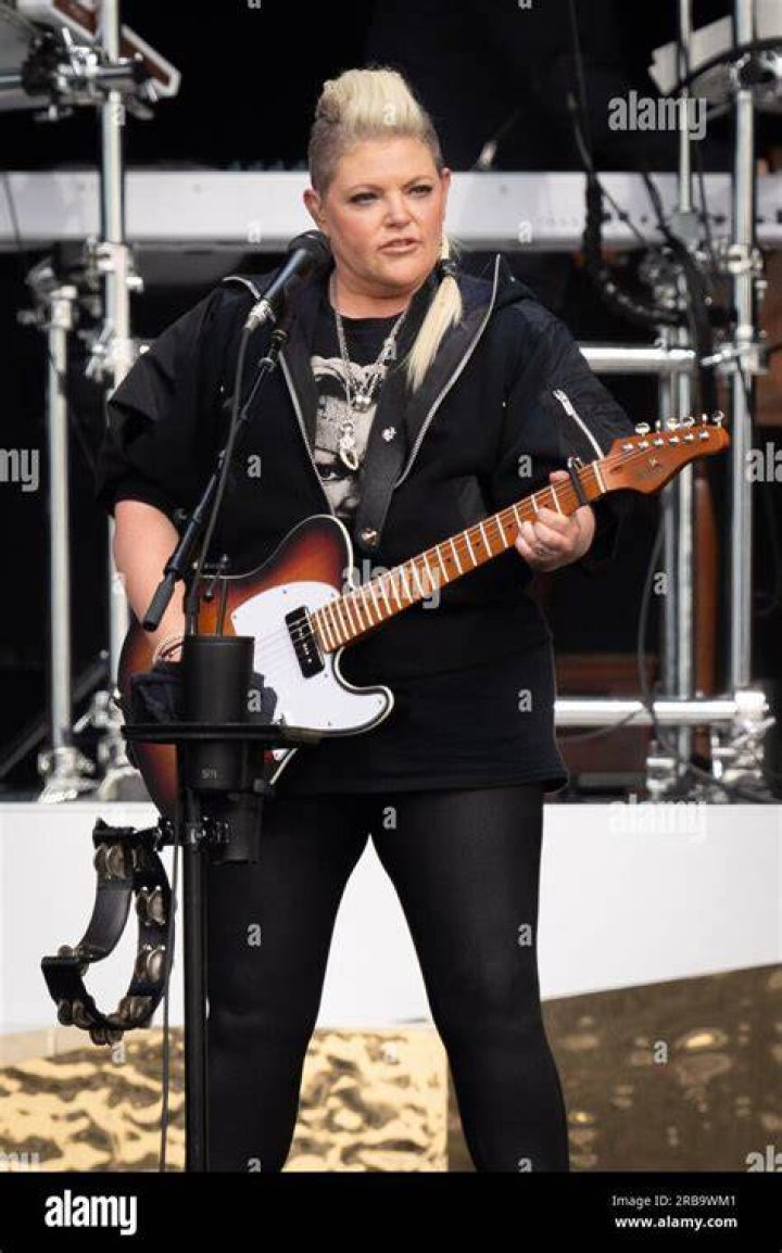 Is Natalie Maines of the Dixie Chicks, a lesbian?