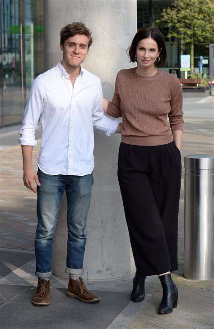 Jack Farthing and Heida Reed drinking their Poldaiquiri in celebration
