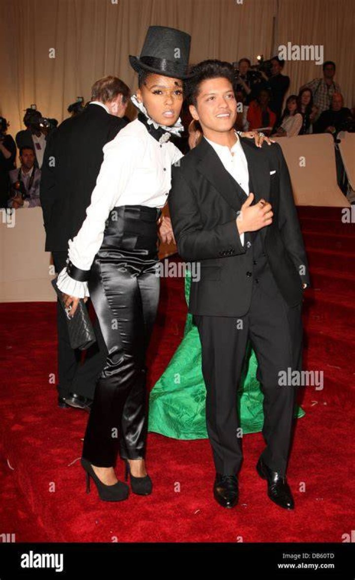 Janelle Monae & Bruno Mars my name is Janel and Janelle monae Is
