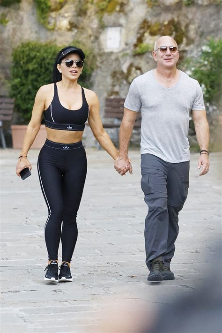 Jeff Bezos & Lauren Sanchez: Photos Hollywood Life