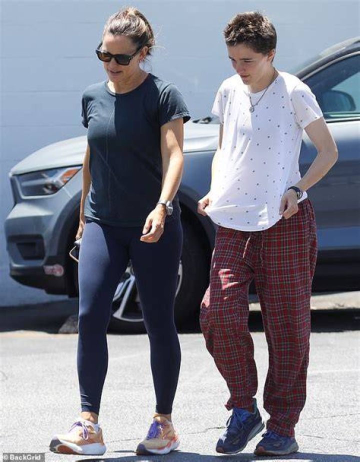 Jennifer Garner Spends Quality Time With LookAlike Daughter Violet