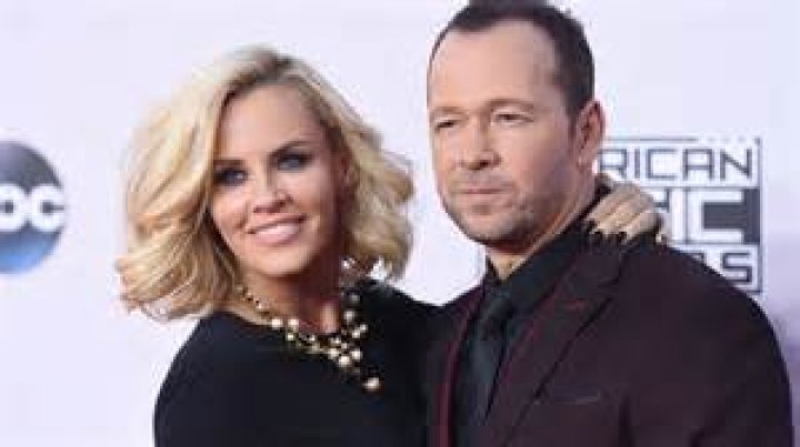Jenny McCarthy (Donnie Wahlberg’s Wife) – Bio, Son, Age, Net Worth
