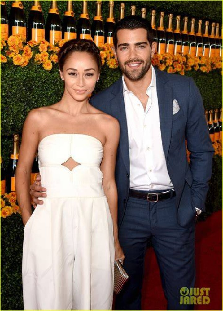 Jesse Metcalfe and Fianc&eacute;e Cara Santana Split Source