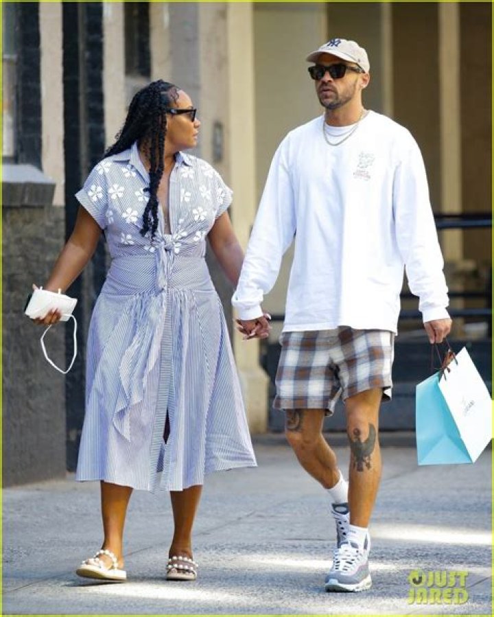 Jesse Williams Holds Hands with Ciarra Pardo After a Lunch Date in NYC
